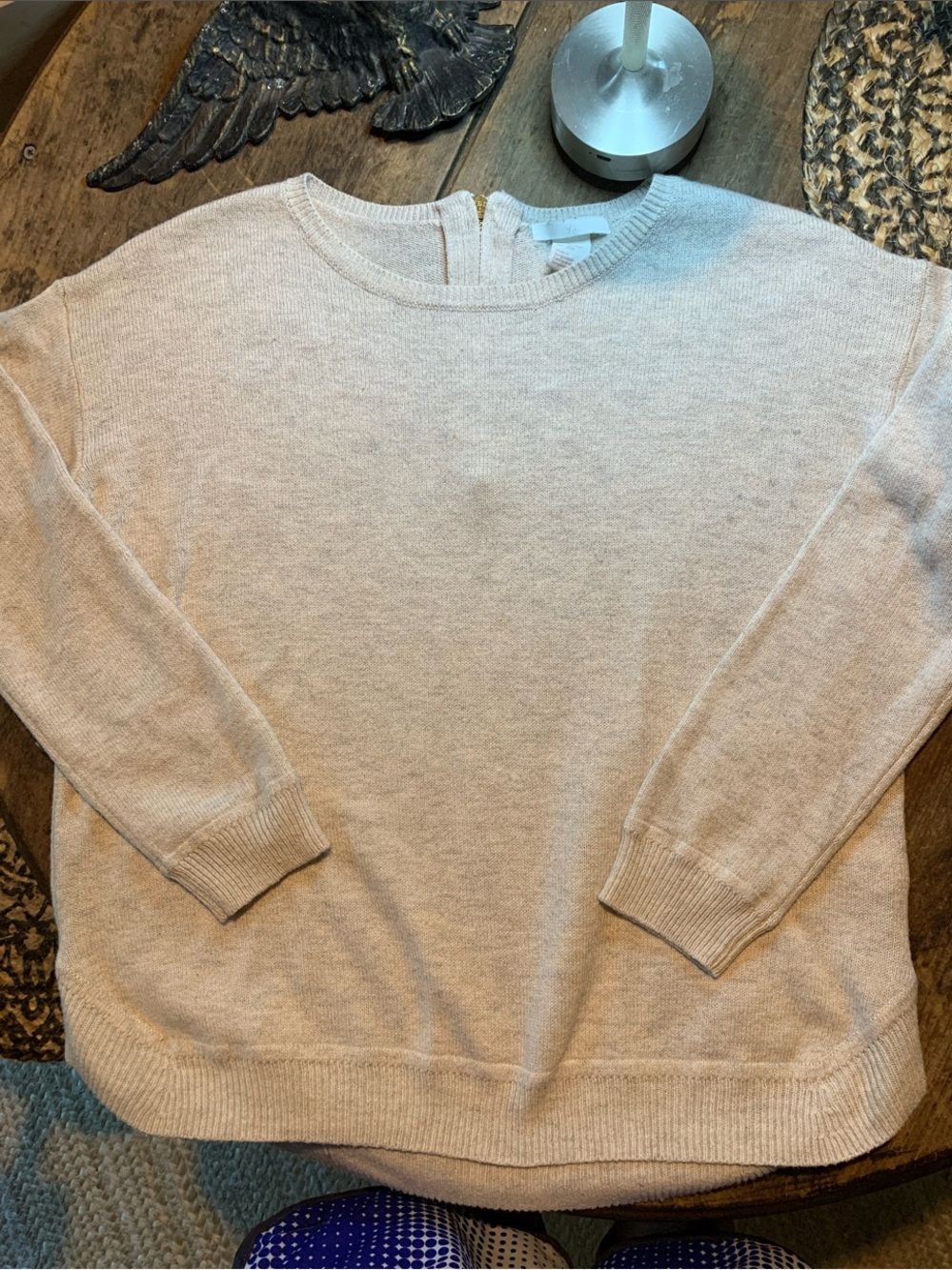 Beautiful wool blend H&M sweater. Cute zip accent at back. Classic crew style. G